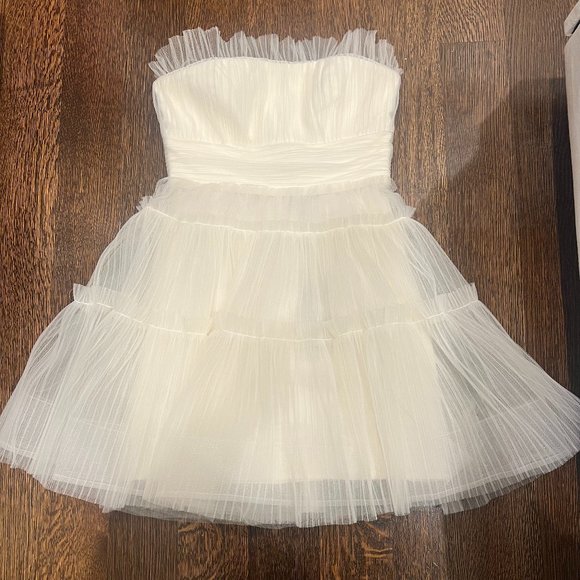 NWT BCBGMAXAZRIA Strapless Tiered Tulle White Mini Dress US 6 - Picture 4 of 10